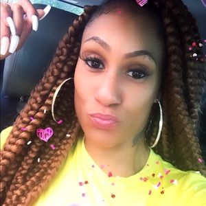 Meet your Posher, Sharonia